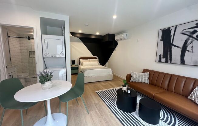 (Arely:B) 7259 Willoughby Avenue