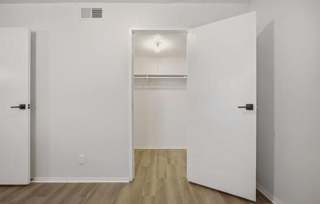 2 beds, 1 bath, 819 sqft, $1,200
