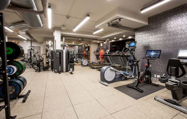 Studio, 1 bath, $3,800, Unit 22F