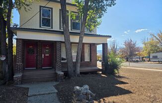 Conveniently Located 2-Bedroom Apartment Near Downtown & UNR