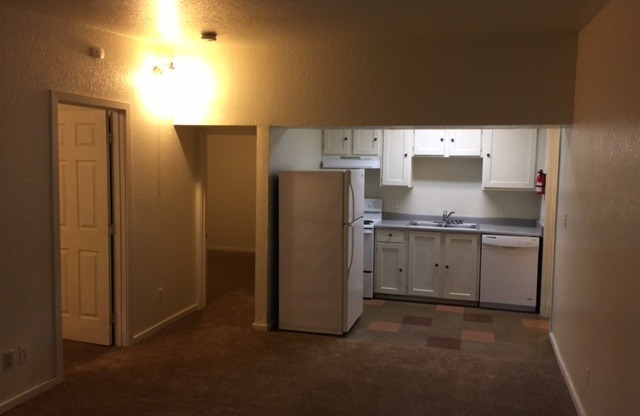 2 beds, 1 bath, 703 sqft, $995, Unit 1121-111