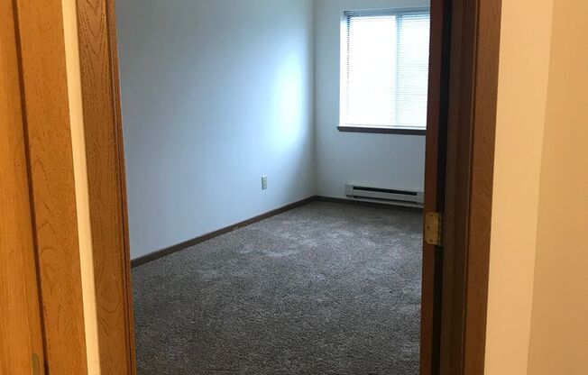 3 beds, 1 bath, 1,040 sqft, $1,695, Unit 3164-206