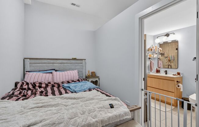 Studio, 1 bath, 534 sqft, $2,300, Unit 3449-413
