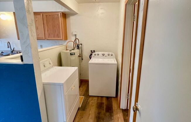 2 beds, 1 bath, 779 sqft, $1,100, Unit 17th