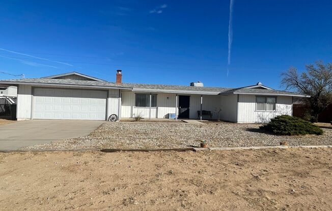 Apple Valley-Cute Starter Home- 2 Bedrooms, 2 Bathrooms, All Appliances Included, Fully Fenced