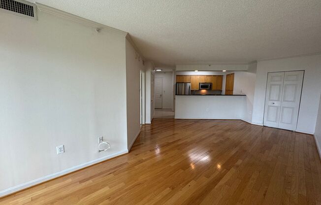 Sun-filled 1 Bed 1 Bath Condo With Private Balcony In Desired Northampton Place