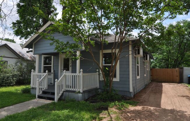 Charming and fully updated 2-2 in Meadowbrook!