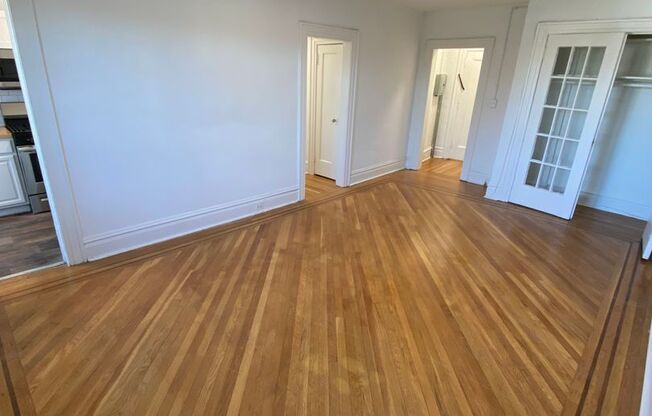1 bed, 1 bath, 700 sqft, $2,295, Unit E03