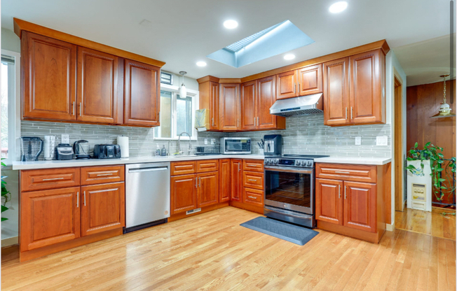 10010 51 AVE S