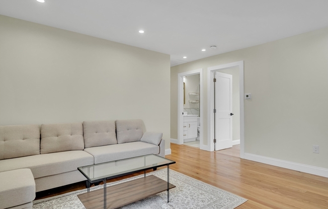 52 Holyoke St