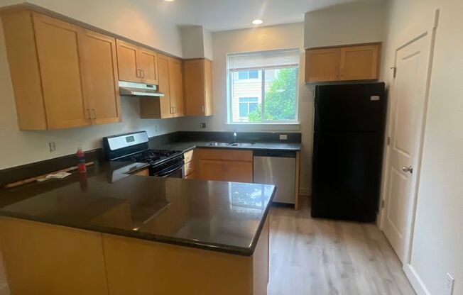 2 beds, 2.5 baths, 1,334 sqft, $2,050, Unit H