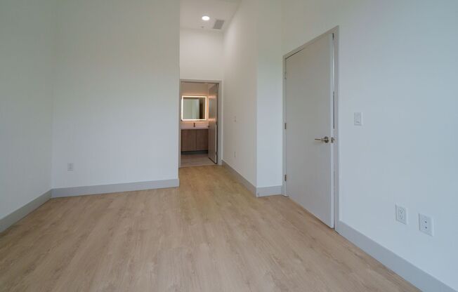 2 beds, 2 baths, 918 sqft, $2,155, Unit 106
