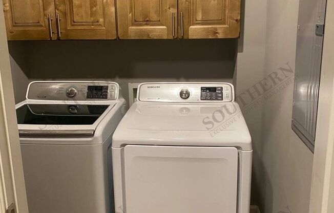 1 bed, 2 baths, 800 sqft, $1,250, Unit Suite 17