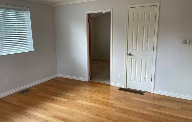Nice 2-bed, 1-bath house + mother-in-law studio for rent!
