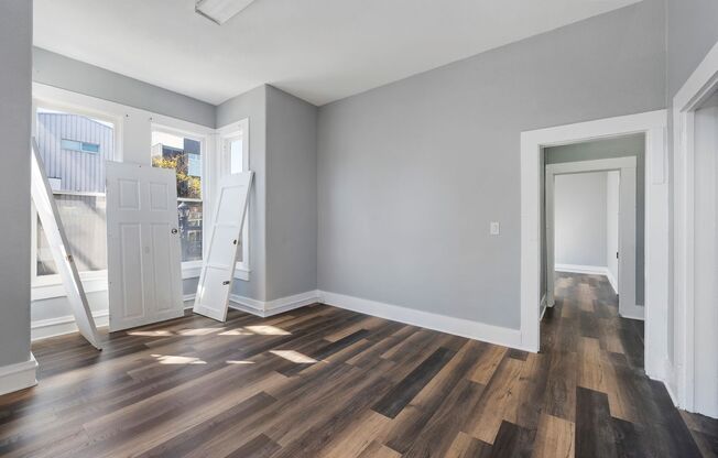 Modern 10-Room Downtown Gem – Ideal for Flexible Housing Use!