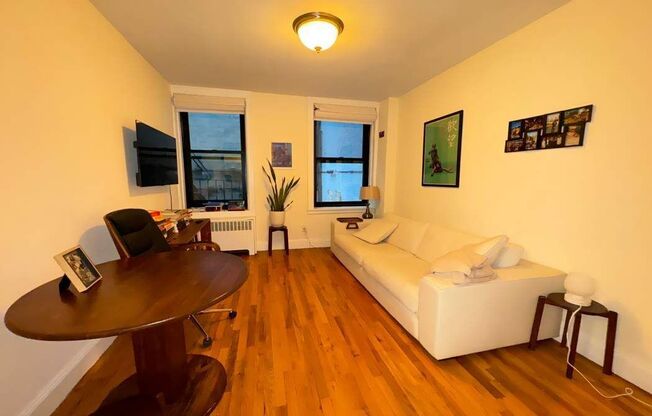 1 bed, 1 bath, $3,300, Unit 4