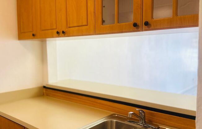 2 beds, 1 bath, $2,000, Unit 505-401