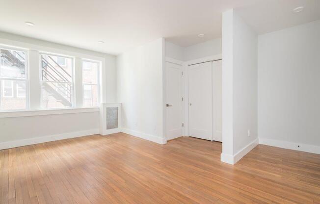 Studio, 1 bath, 405 sqft, $2,475, Unit 4