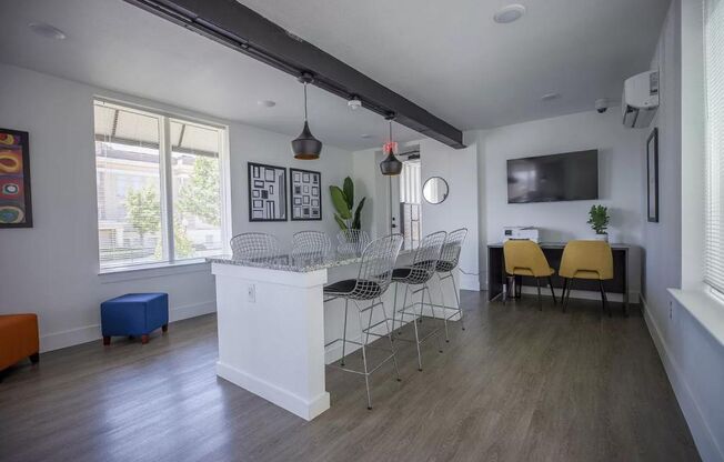Studio, 1 bath, 327 sqft, $1,595, Unit #121