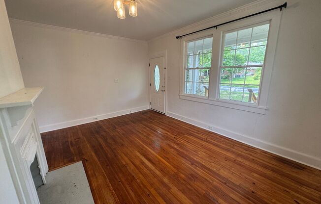 Updated 2/1 Brick House in Celanese- $1,395