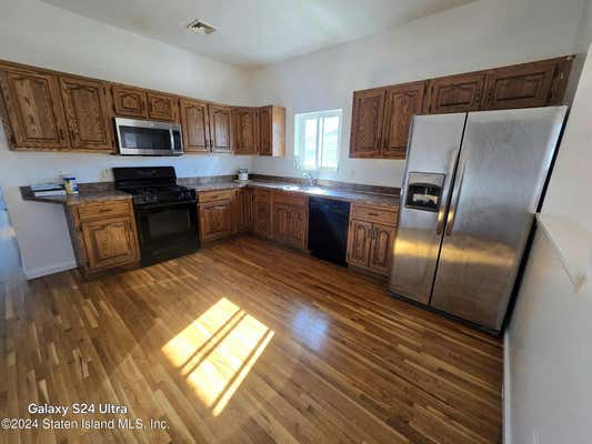 3 beds, 1 bath, 1,036 sqft, $2,650, Unit # FLOOR 2