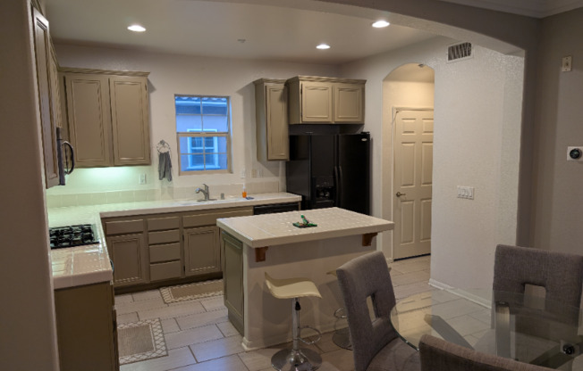 2702 ESCALA CIR