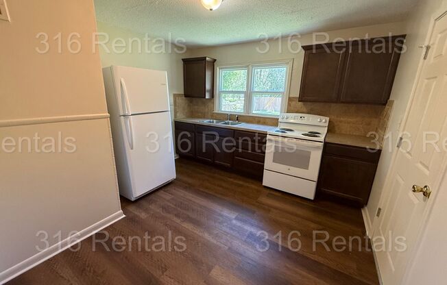 $1100 - 2 bed 1 bath - Single Family Home