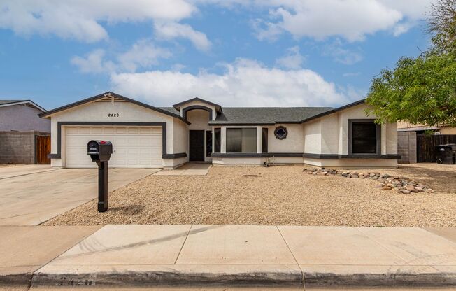Charming 4 bed, 2 bath home in Mesa!