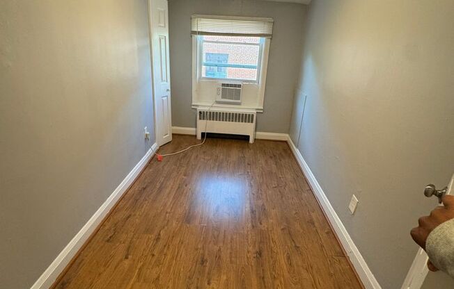 2 beds, 1 bath, $1,600, Unit 1D