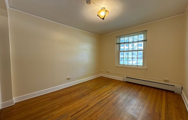 1 bed, 1 bath, 605 sqft, $1,250, Unit B-12
