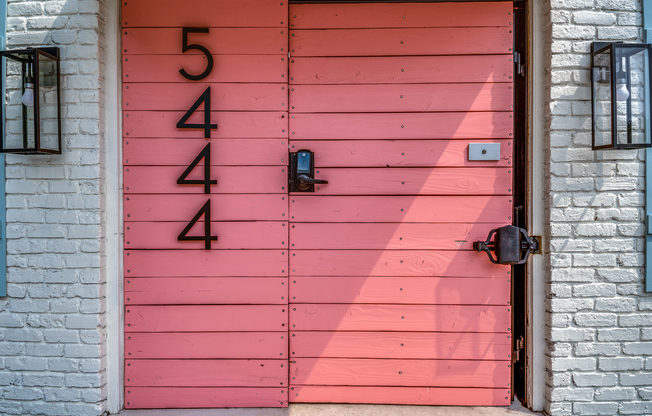 5444 Gaston Ave Apt. 101