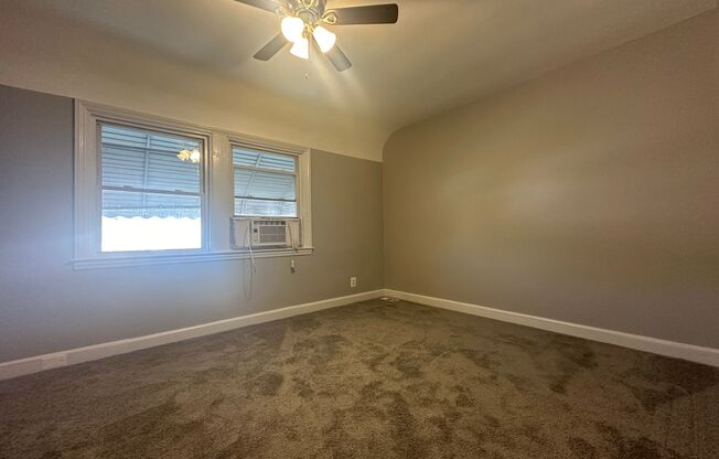 3 beds, 1 bath, $1,600