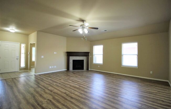 Wonderful 3 bed + office or 2nd living, 2 bath in Edmond