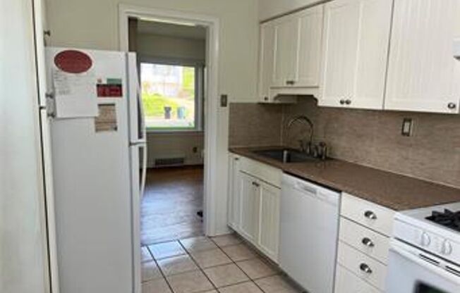 2 beds, 1 bath, $1,575