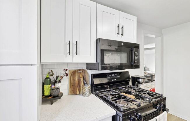 2 beds, 1 bath, 900 sqft, $1,225, Unit 136