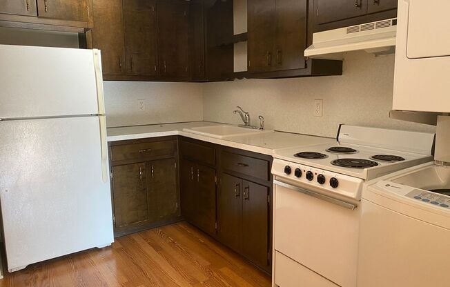 2 beds, 1 bath, $1,625, Unit C04