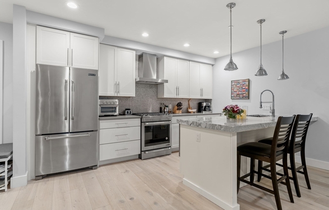 150 W. Broadway PH