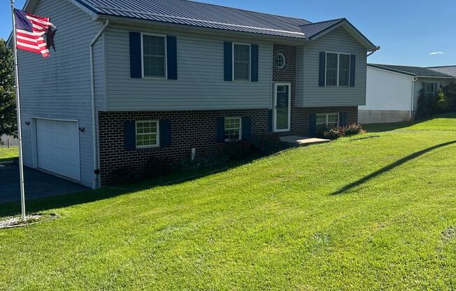 3 bedroom 2 bathroom Home In Shippensburg PA!