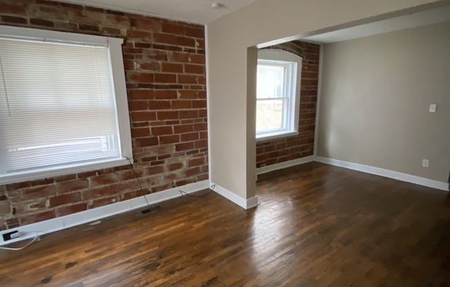 821 E 42 ST