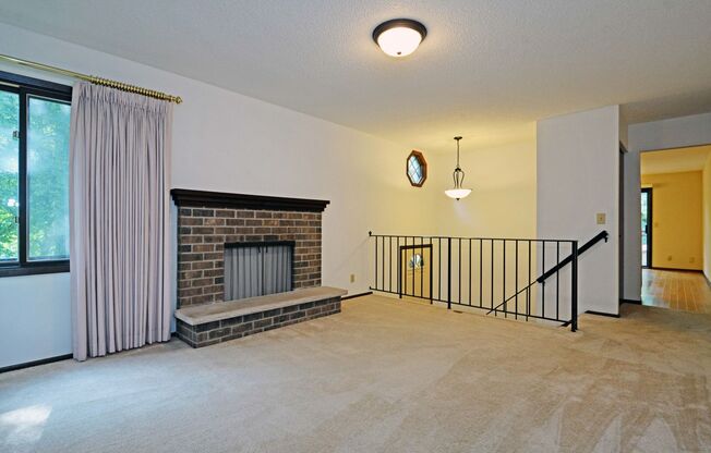 Spacious 2 BD / 1.75 BA Townhome In Maple Grove.