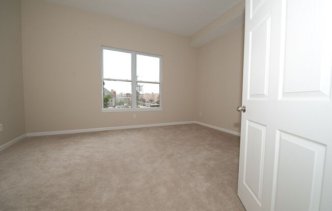 1 bed, 1 bath, 856 sqft, $1,395, Unit 204