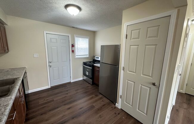 2 beds, 1 bath, 700 sqft, $1,200, Unit 2497