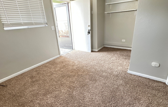 1 bedroom located in the heart of Lakewood! Enjoy your 1st month free!