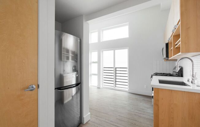 Studio, 1 bath, 332 sqft, $1,300