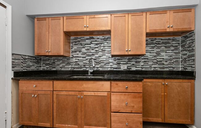 1 bed, 1 bath, 580 sqft, $1,595, Unit 4232 1/2 - 1W