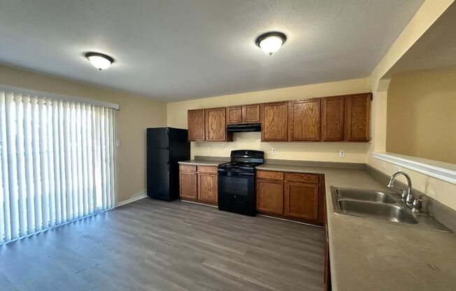 3 beds, 2 baths, $1,495, Unit Rustic Oaks