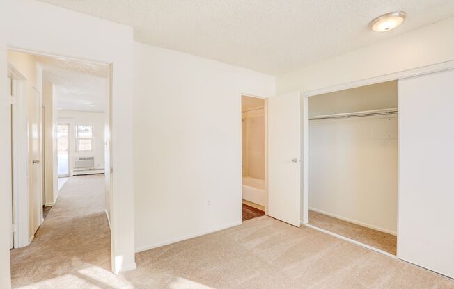 2 beds, 1 bath, 896 sqft, $1,800, Unit 229