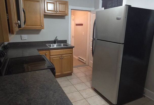 3 beds, 1.5 baths, $1,650, Unit Little Italy