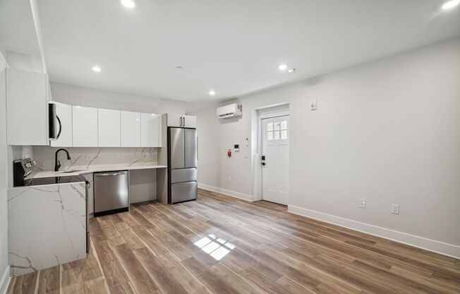 Studio, 1 bath, 431 sqft, $1,350, Unit 7