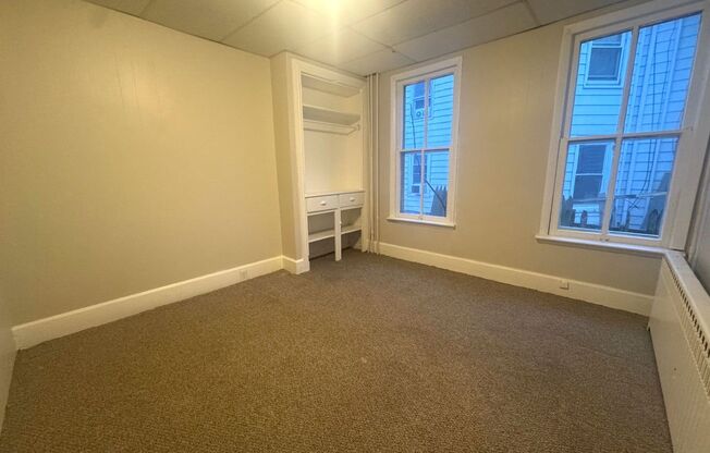 2 beds, 1 bath, $1,350, Unit 228 N 3rd Street Apt 1